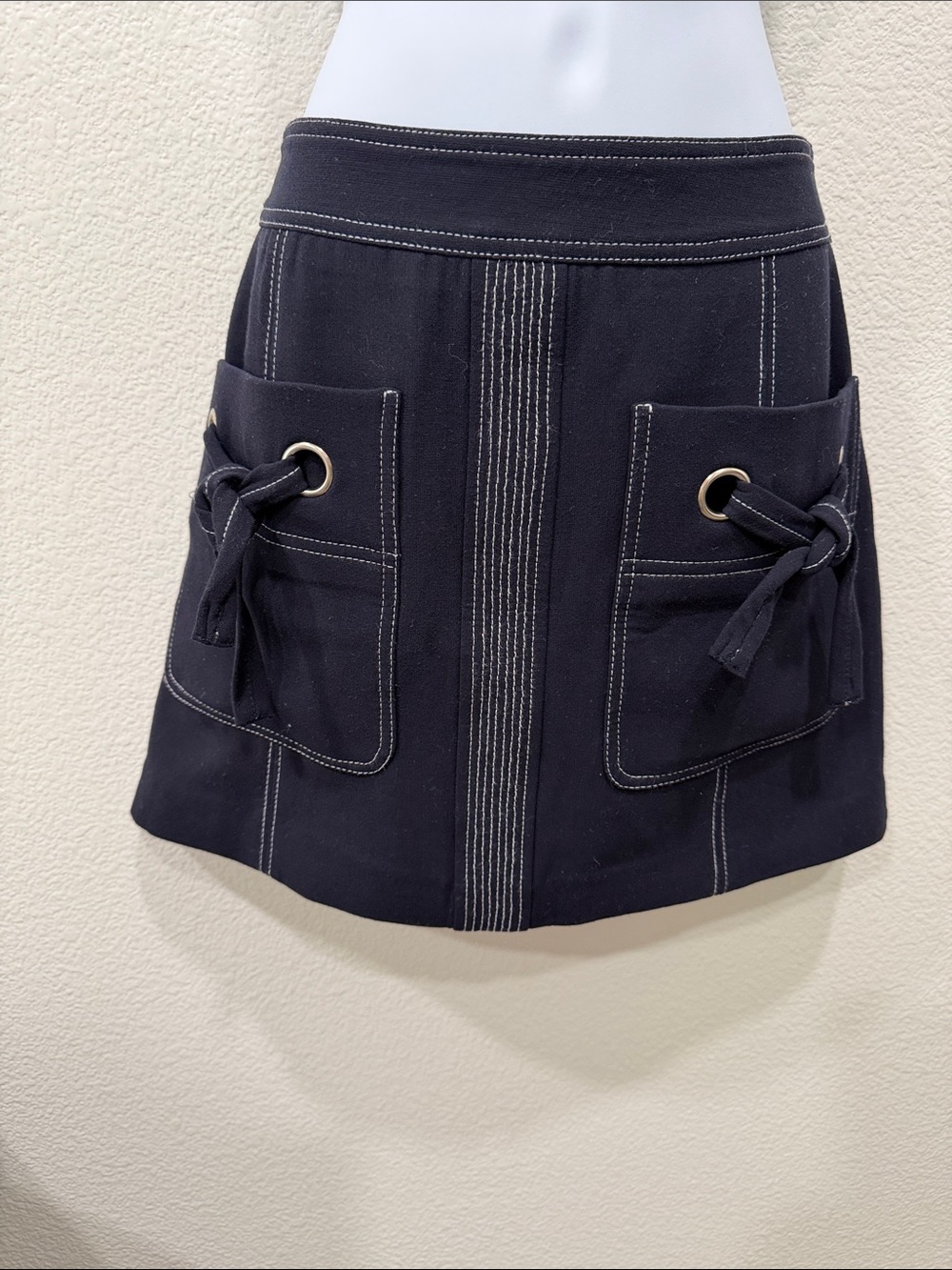 VERONICA BEARD - Navy Mini Skirt with Front Pockets & Grommet Ties SIZE 8